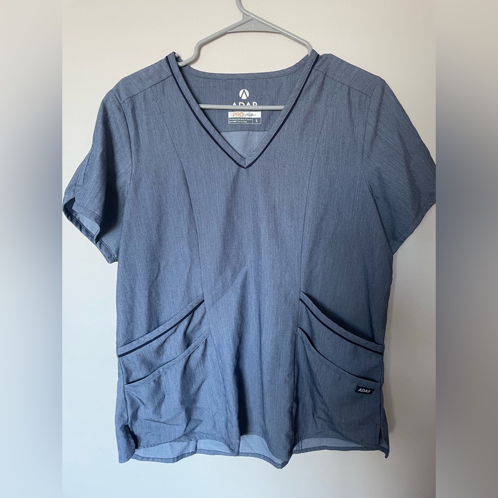 Adar pro Heather women’s scrub top. blue color Preowned good condition
